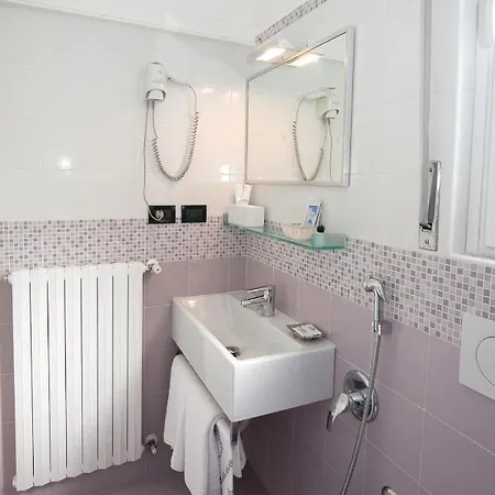 Fiorella Hotel 3*